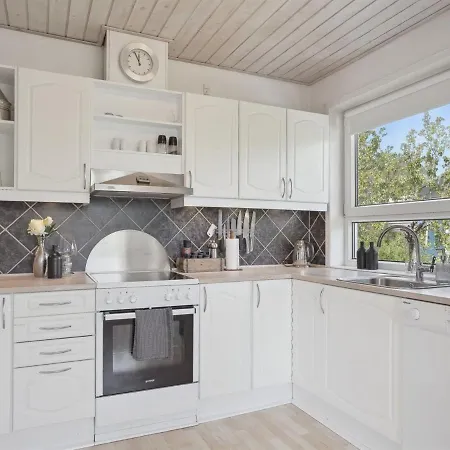 Gisella - 1-2km From The Sea In Nw Jutland By Interhome